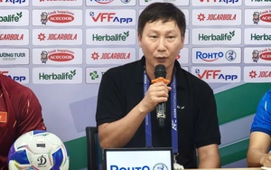 Tin nóng bóng đá Việt hôm nay 4/4: HLV Kim Sang Sik chạm cột mốc của ông Park Hang Seo; U20 Việt Nam quyết có điểm trước Thái Lan