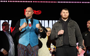 Vé xem võ sĩ hạng nặng thế giới tái xuất được bán với giá 'rẻ chưa từng thấy'