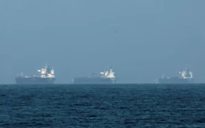 Iran cho phép tàu hàng thiết yếu qua eo biển Hormuz