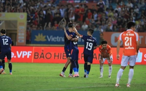 Đội tuyển Việt Nam 'tiếp lửa' cho V-League