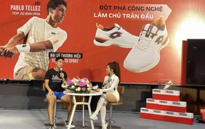 Tay vợt pickleball Pablo Tellez thi đấu biểu diễn tại sự kiện Lotto Raptor