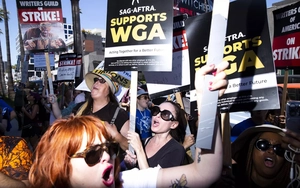 Giới biên kịch Mỹ đạt thỏa thuận lịch sử với các hãng phim Hollywood