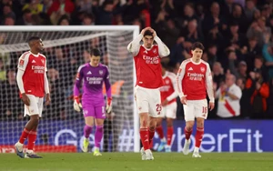 Arsenal có thể phải nhờ sự trợ giúp từ Chelsea để vô địch Ngoại hạng Anh