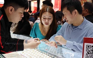 Giá vàng sáng 6/4 giảm 1,4 triệu đồng/lượng