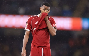 Góc chiến thuật: Arne Slot đã sai với Gravenberch