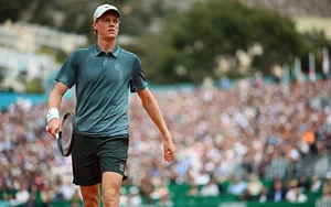 Jannik Sinner tiết lộ mục tiêu lớn nhất sau khi sánh ngang thành tích đặc biệt của huyền thoại Federer