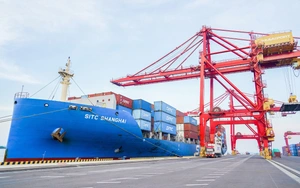 Điện mặt trời tại Cảng quốc tế Chu Lai: Giảm chi phí, gia tăng lới ích cho khách hàng