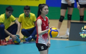 Tin nóng thể thao sáng 2/5: CLB bóng chuyền Việt Nam giành chức vô địch giải hội làng