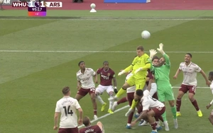 VAR gây 'bão' ở trận West Ham và Arsenal, xuất hiện nhiều ý kiến trái chiều
