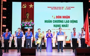 Đội Thiếu niên Tiền phong Hồ Chí Minh đón nhận Huân chương Lao động hạng Nhất