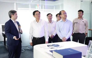 Phó Thủ tướng Hồ Quốc Dũng làm việc với Trung tâm Đổi mới sáng tạo Quốc gia