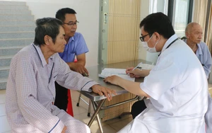 Người dân cực Nam Tổ quốc đón niềm vui trong ngày khám bệnh miễn phí