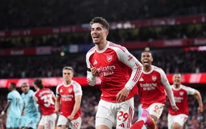 Arsenal thắng nghẹt thở Burnley, tiến sát chức vô địch Ngoại hạng Anh