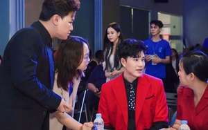 Sức khoẻ chưa hồi phục, MC Vũ Mạnh Cường vẫn lên sân khấu hoàn thành vai trò diễn giả