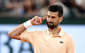 Kết quả Roland Garros 2026 hôm nay 25/5: Djokovic ngược dòng, Taylor Fritz bất ngờ bị loại sớm