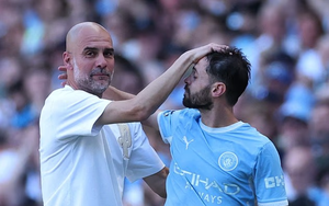 Hai nhân vật quan trọng bậc nhất cùng bật khóc trong ngày chia tay Man City