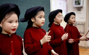 Gieo mầm di sản hát Xoan nơi học đường Đất Tổ