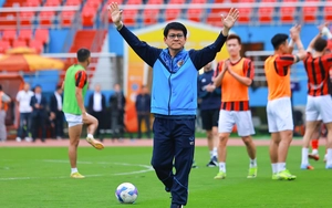 GĐKT Vũ Tiến Thành lại trở thành tâm điểm tại V-League