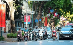 Người Hà Nội "chạy đua" với nắng Hè