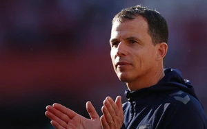 Sunderland hồi sinh ngoài mong đợi nhờ Regis Le Bris