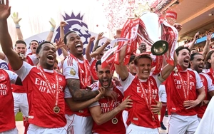 CĐV Arsenal bị sát hại trong lúc ăn mừng chức vô địch, nghi phạm là người hâm mộ MU