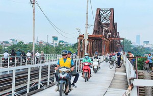 Hình ảnh cầu Long Biên chính thức thông xe sau hơn 2 tháng sửa chữa
