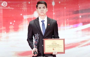 Tuyển thủ Việt Nam bất ngờ nhận giải thưởng đặc biệt từ Tập đoàn Viettel