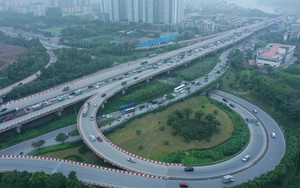 Người dân ùn ùn trở lại Hà Nội sau dịp nghỉ lễ