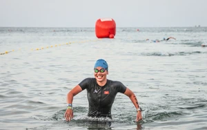 "Tiểu tiên cá" Ánh Viên chinh phục thử thách khắc nghiệt tại IRONMAN 70.3 Đà Nẵng 2026