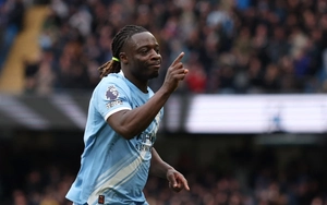 Doku tỏa sáng, Man City gây sức ép nghẹt thở lên Arsenal trong cuộc đua vô địch Ngoại hạng Anh