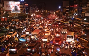 Hà Nội đề xuất hạn chế phương tiện cá nhân, thu phí giảm ùn tắc giao thông