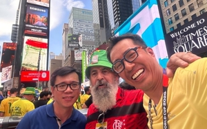 Nhà báo Anh Ngọc từ New York: Hàng nghìn CĐV Brazil khuấy động không khí World Cup 2026 tại quảng trường Thời đại