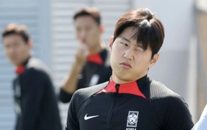 World Cup 2026: Lee Kang In bị HLV Hàn Quốc tịch thu điện thoại trên sân tập