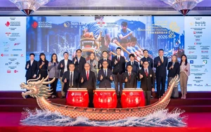 Hồng Kông (Trung Quốc) khởi động mùa hè với Lễ hội Thuyền rồng Quốc tế Sun Life