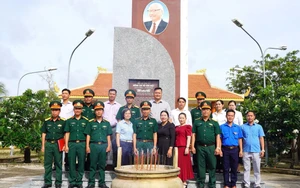 Dâng hương tưởng nhớ Thủ tướng Võ Văn Kiệt