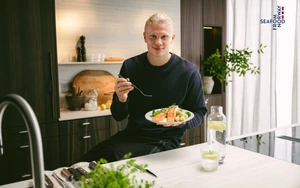 Erling Haaland và cá hồi Na Uy: Từ sân cỏ World Cup đến những bữa ăn hàng ngày