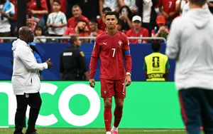 Đoản khúc World Cup: Tượng đài dẫu đổ vẫn thiêng