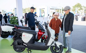 Học sinh mê VinFast ZGoo: Nhỏ gọn, màu đẹp, đi học chuẩn gu Gen Z