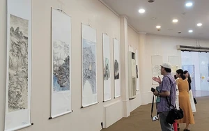 Khai mạc triển lãm lưu động các nước ASEAN tại Hà Nội