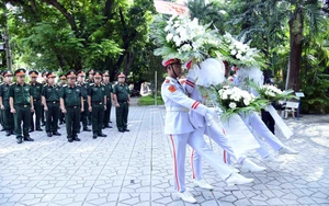 Kiểm tra, động viên lực lượng làm nhiệm vụ tại Công viên Lê Thị Riêng