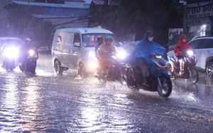 Cảnh báo mưa dông ở Hà Nội, cục bộ mưa lớn ở nhiều khu vực 