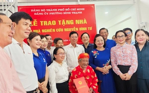 Thành phố Hồ Chí Minh trao tặng nhà cho nhà nghiên cứu Nguyễn Đình Tư
