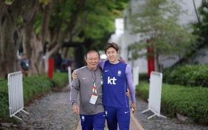 HLV Park Hang Seo 'khoe' ảnh World Cup cùng đội tuyển Hàn Quốc