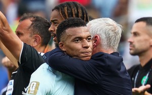 Haaland nói đúng 13 từ khi Mbappe chờ quá lâu để đá 11m, HLV Pháp cũng đồng tình