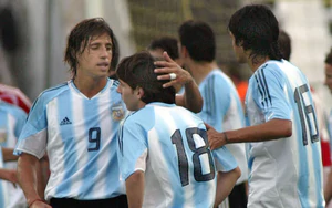 Trước World Cup 2026, Messi từng một lần lỡ hẹn đấu tuyển Anh như thế nào?