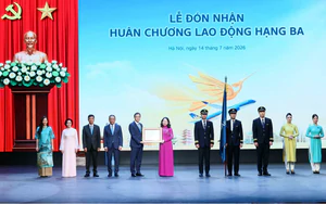 Phó Chủ tịch nước dự Lễ đón nhận Huân chương Lao động hạng Ba của Vietnam Airlines