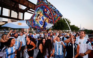 Trận bán kết Anh vs Argentina gây sốt, giá vé lên tới hơn 250 triệu đồng