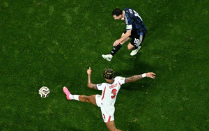 Messi tạo phép màu từ cánh phải