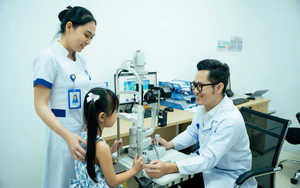 Lác mắt ở trẻ: Đừng để định kiến ảnh hưởng tương lai