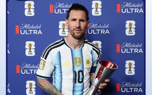 Lý do Messi bị sưng trán khi nhận giải Cầu thủ xuất sắc nhất trận thắng Cape Verde